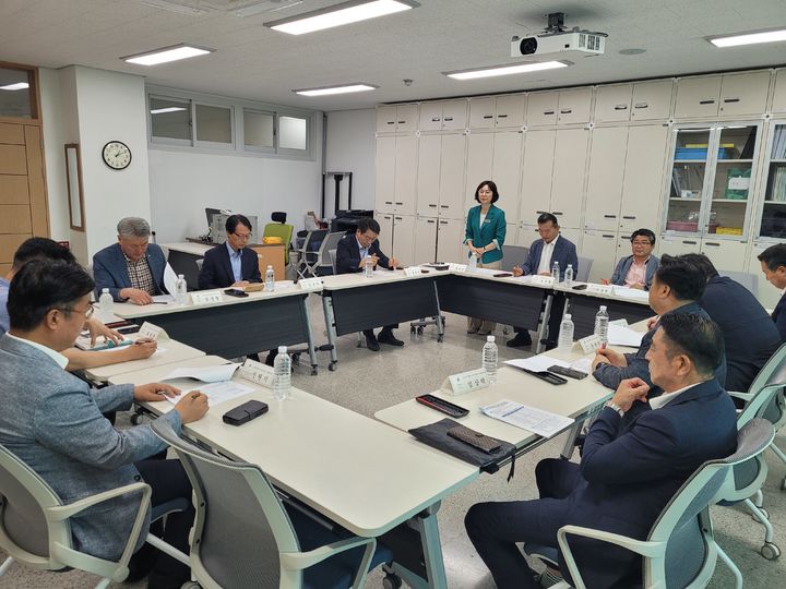 [안동=뉴시스] 지난 6월 27일 개최된 포항 지역 평준화 일반고 입학제도 개선협의회 7차 회의 모습. (사진=경북교육청 제공) 2025.12.31. photo@newsis.com *재판매 및 DB 금지