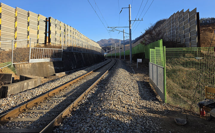 태백시 철암동 고터실산업단지를 관통하고 있는 영동선 철길.(사진=뉴시스) *재판매 및 DB 금지