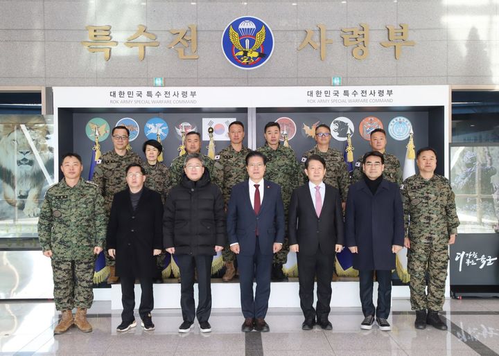 경기 이천 육군특수전사령부를 방문한 국민의힘 초·재선 의원들. 2025.12.31. (사진 = 이성권 의원실 제공) *재판매 및 DB 금지