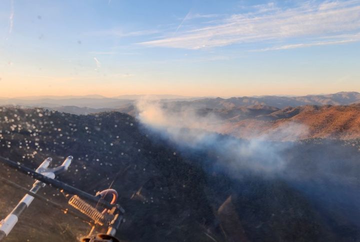 [안동=뉴시스] 야산 산불. (사진=경북소방본부 제공) 2025.12.31 photo@newsis.com *재판매 및 DB 금지