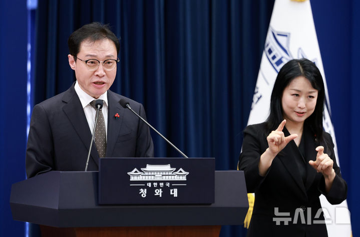 靑, 김용범 '보유·양도세 강화' 언급에 "검토해보겠다는 원론적 입장"