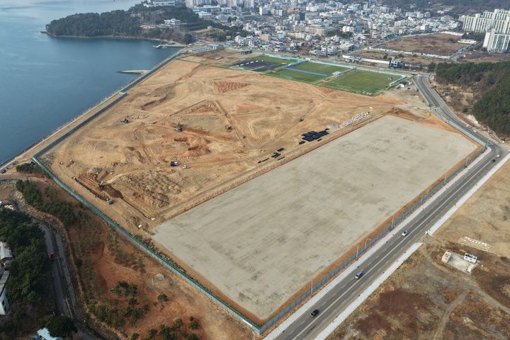 [여수=뉴시스] '2026 여수세계섬박람회'가 열리는 돌산진모지구. 터닦기공사가 마무리되고 8개의 전시관이 갖춰진다. (사진=조직위 제공) 2026.01.01. photo@newsis.com *재판매 및 DB 금지