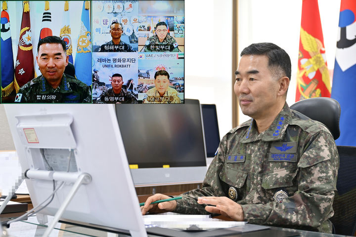 진영승 합참의장이 1일 새해를 맞아 해외파병부대 장병들과 화상통화를 하고 있다. (사진=합참 제공) 2026.01.01. *재판매 및 DB 금지