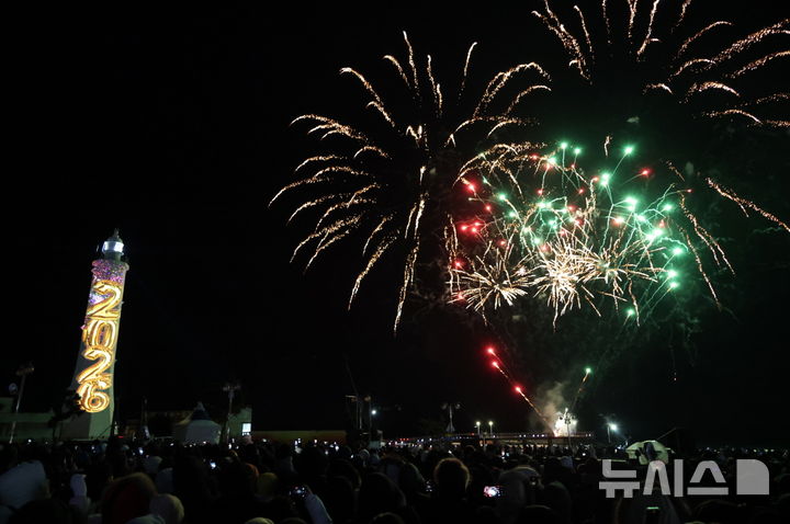 [포항=뉴시스] 송종욱 기자 = '제28회 호미곶한민족해맞이 축전' 전야제. (사진=포항시 제공) 2026.01.01. photo@newsis.com