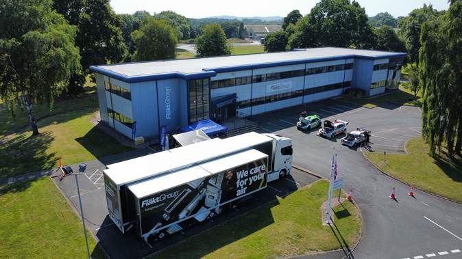 [서울=뉴시스]독일 플랙트그룹은 지난해 18개국 45개 지역에서 이동식 전시 투어 '플랙트 온 휠즈'를 진행했다. (사진 = 삼성전자) 2026.01.01. photo@newsis.com *재판매 및 DB 금지