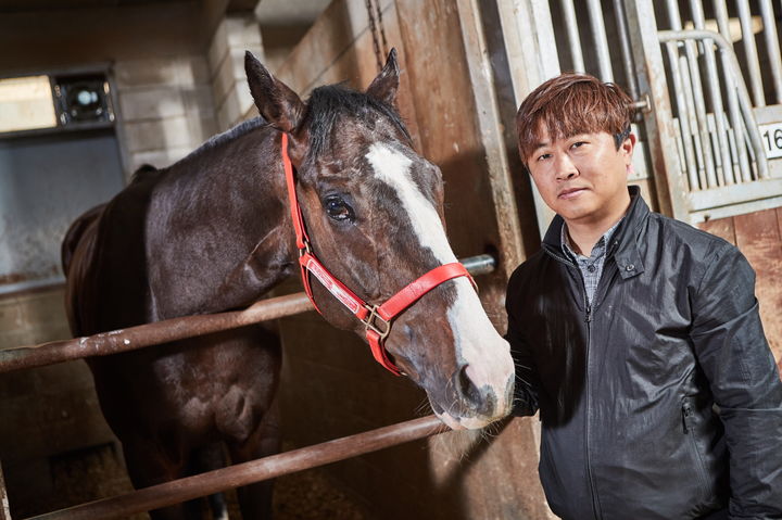 [서울=뉴시스]심승태 조교사. (사진=한국마사회 제공)