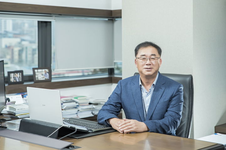 [서울=뉴시스] 송구영 LG헬로비전 대표. (사진=LG헬로비전 제공) 2025.01.02. photo@newsis.com *재판매 및 DB 금지