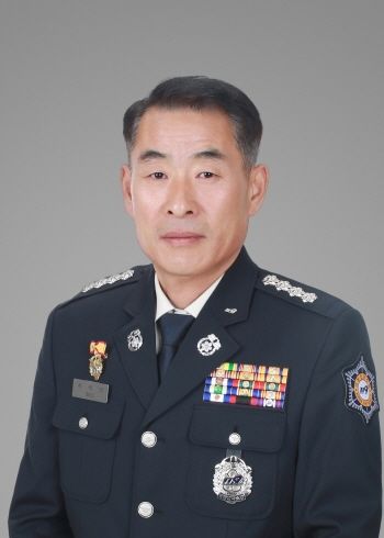 [진주=뉴시스]제49대 진주소방서장 서석기.(사진=진주소방서 제공).2026.01.02.photo@newsis.com *재판매 및 DB 금지