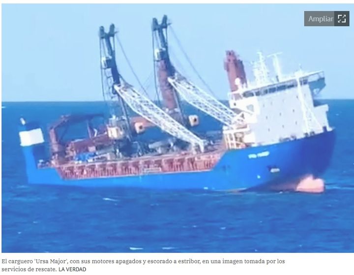 스페인 일간 '라 베르다드' 웹사이트를 갈무리한 사진으로, 2024년 12월 23일(현지 시간) 스페인 구조대가 카르타헤나 해역에서 촬영한 러시아 그림자함대 화물선 '우르사 마요르'의 침몰 모습. *재배포 및 DB 금지. 2026.01.02.