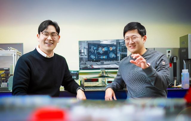 [서울=뉴시스] 공동연구를 진행한 라윤상(왼쪽) 전남대 교수, 최동희 경희대 교수. (사진=경희대 제공) 2026.01.02. photo@newsis.com *재판매 및 DB 금지