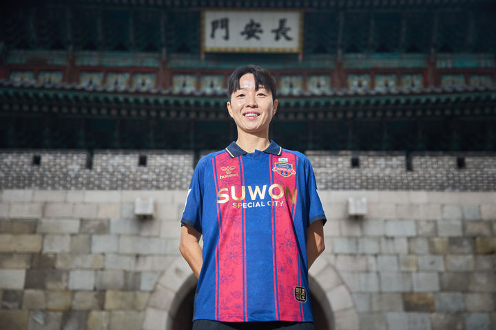 [서울=뉴시스] 여자축구 WK리그 수원FC 위민, 축구 국가대표 수비수 김혜리 영입. (사진=수원FC 위민 제공) *재판매 및 DB 금지