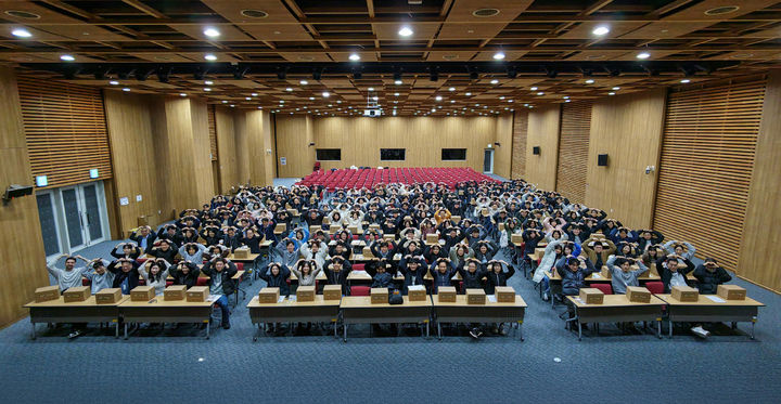 [서울=뉴시스] SK바이오팜 행복상자 캠페인 진행 2026.01.03. photo@newsis.com *재판매 및 DB 금지