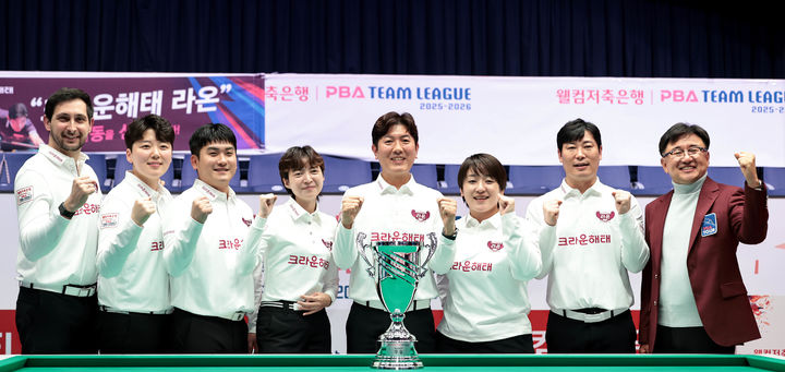 [서울=뉴시스] 프로당구(PBA) 팀리그 4라운드에서 우승한 크라운해태. (사진=PBA 제공). *재판매 및 DB 금지
