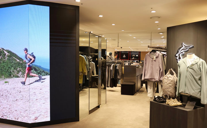 [서울=뉴시스] 티톤브로스 잠실 롯데백화점 매장. (사진=LF 제공) *재판매 및 DB 금지