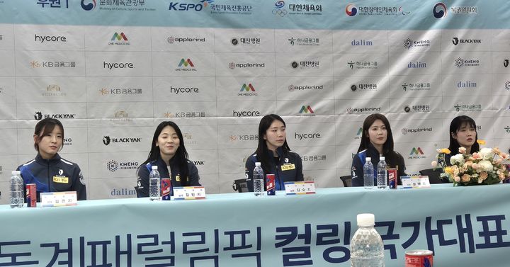 [서울=뉴시스] 문채현 기자 = 한국 여자 컬링 국가대표 선수단이 2일 서울 송파구 올림픽파크텔에서 열린 2026 밀라노·코르티나담페초 동계올림픽 출정식에 참석했다. 2026.01.02. dal@newsis.com *재판매 및 DB 금지