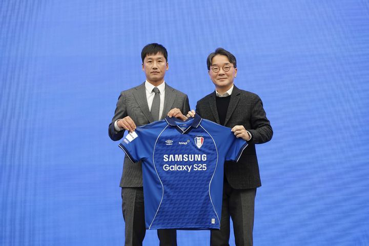 [서울=뉴시스] 프로축구 K리그2 수원 삼성, 구단 제11대 사령탑으로 이정효 감독 선임. (사진=수원 삼성 제공) *재판매 및 DB 금지