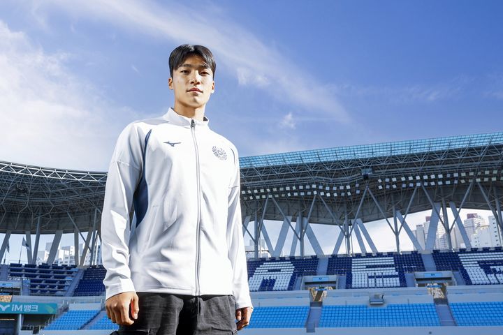 [서울=뉴시스] 프로축구 K리그2 대구FC에 입단한 황인택. (사진=대구FC 제공) *재판매 및 DB 금지