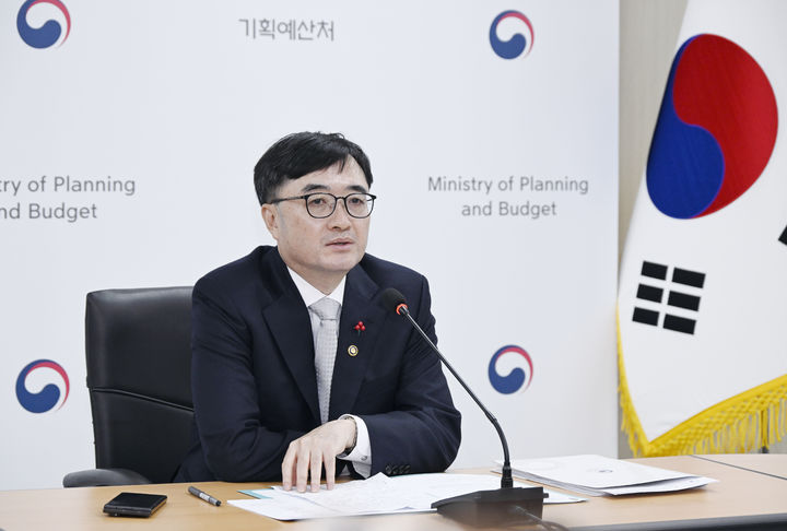 [서울=뉴시스] 임기근 기획예산처 장관 직무대행 차관이 2일 오전 KT&G 임시집무청사에서 확대간부회의를 주재하고 있다. (사진=기획예산처 제공) 2026.01.02. photo@newsis.com *재판매 및 DB 금지