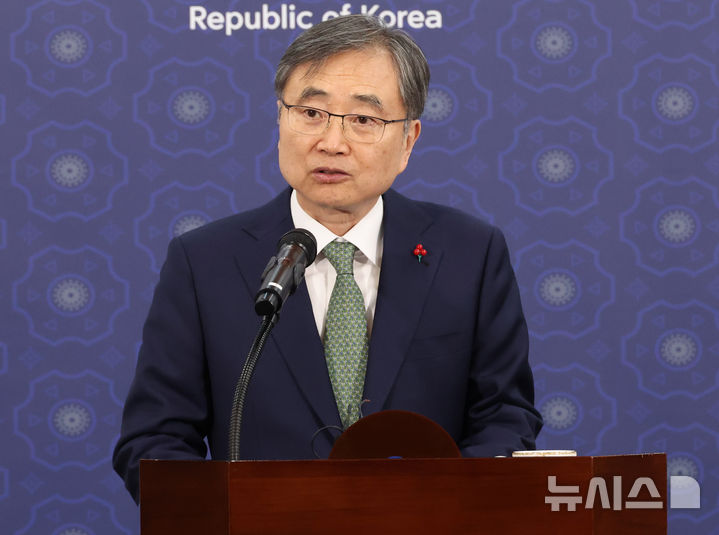 [서울=뉴시스] 추상철 기자 = 조현 외교부 장관이 2일 오후 서울 종로구 외교부청사에서 열린 2026년 외교부 시무식에서 신년사를 하고 있다. 2026.01.02. scchoo@newsis.com