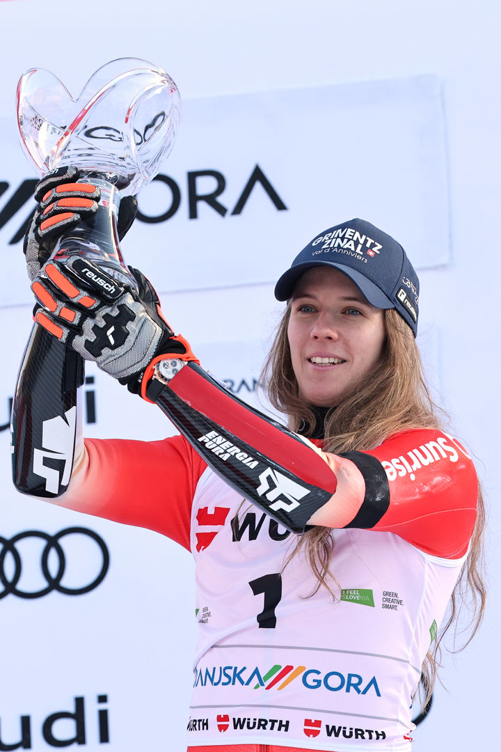 [크란스카고라=AP/뉴시스] 3일(현지 시간) 슬로베니아 크란스카고라에서 열린 2025~2026 국제스키연맹(FIS) 월드컵 알파인 여자 대회전에서 우승한 스위스의 카밀라 라스트. 2026.01.03