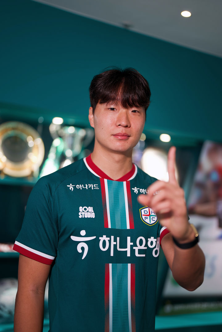 [서울=뉴시스] 프로축구 K리그1 대전하나시티즌, 광주FC 출신 수비수 조성권 영입. (사진=대전하나시티즌 제공) *재판매 및 DB 금지