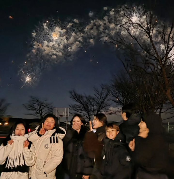 [서울=뉴시스] 전 축구선수 이동국의 아내 이수진이 새해를 맞아 자녀들과의 근황을 전했다. (사진=이수진 인스타그램 캡처) 2026.01.03. photo@newsis.com *재판매 및 DB 금지