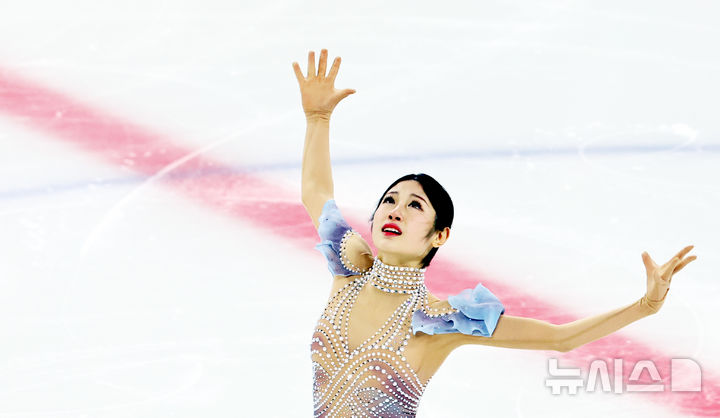 [서울=뉴시스] 박주성 기자 = 3일 서울 목동아이스링크에서 열린 피겨스케이팅 국가대표 최종 선발전을 겸한 제80회 전국남녀 피겨스케이팅 종합선수권대회 쇼트 프로그램 경기에서 이해인 선수가 연기를 펼치고 있다. 2026.01.03. park7691@newsis.com