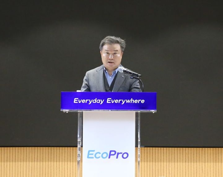 [서울=뉴시스] 이동채 에코프로 창업주가 지난 2일 청주 에코프로 본사에서 신년사를 발표하고 있다. (사진=에코프로 제공) 2026.1.4. photo@newsis.com *재판매 및 DB 금지