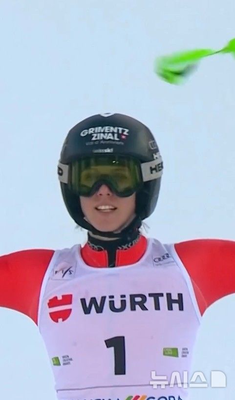 "그들을 위해 달렸다"…우승 후 화재 희생자 추모한 스위스 스키 선수