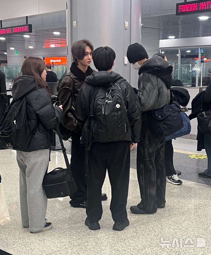 [라스베이거스=뉴시스]이현주 기자 = 6~9일(현지시간) CES 2026이 열리는 라스베이거스 공항에 도착한 아이돌그룹 '라이즈'. 2026.01.04. lovelypsyche@newsis.com