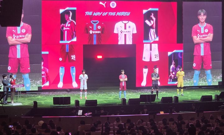 [용인=뉴시스]유니폼 공개 모습 *재판매 및 DB 금지