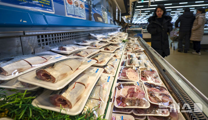 물가상승률 작년 8월 이후 최저지만…'조기 21%↑' 설 성수품 부담 지속(종합2보)