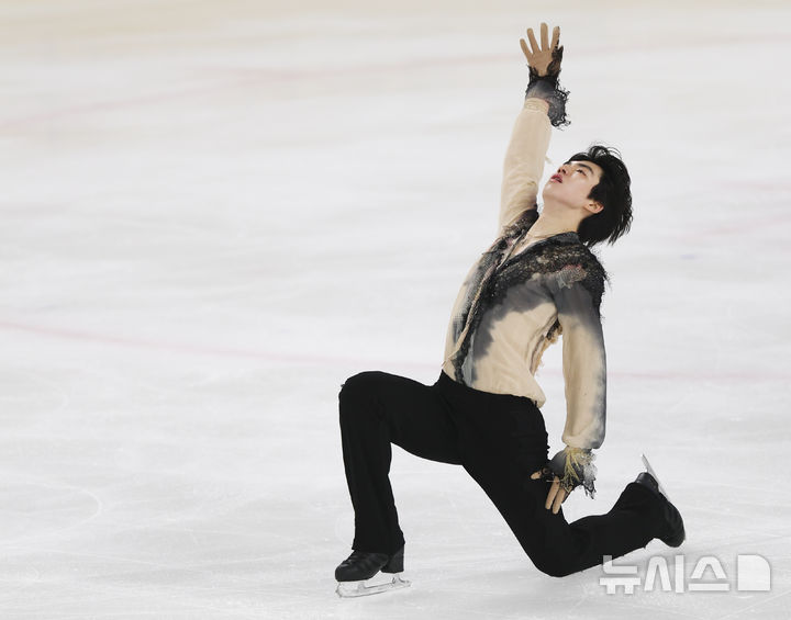 [서울=뉴시스] 김근수 기자 = 피겨스케이팅 선수 차준환(서울시청)이 4일 서울 양천구 목동 아이스링크에서 열린 제80회 전국남녀 피겨스케이팅 종합선수권대회 남자 시니어 프리 스케이팅에서 연기를 펼치고 있다. 2026.01.04. ks@newsis.com