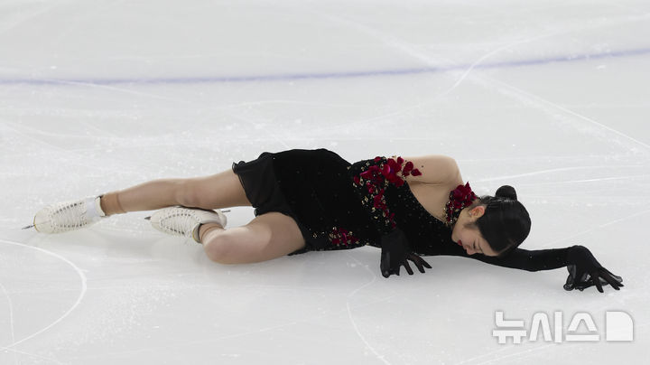 [서울=뉴시스] 김근수 기자 = 피겨스케이팅 선수 이해인(고려대)이 4일 서울 양천구 목동 아이스링크에서 열린 제80회 전국남녀 피겨스케이팅 종합선수권대회 여자 시니어 프리 스케이팅에서 연기를 펼치고 있다. 2026.01.04. ks@newsis.com