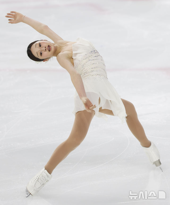 [서울=뉴시스] 김근수 기자 = 피겨스케이팅 선수 신지아(세화여고)가 4일 서울 양천구 목동 아이스링크에서 열린 제80회 전국남녀 피겨스케이팅 종합선수권대회 여자 시니어 프리 스케이팅에서 연기를 펼치고 있다. 2026.01.04. ks@newsis.com