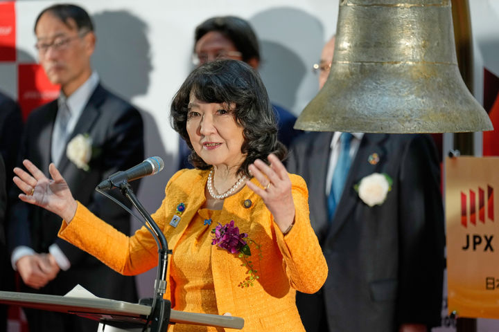 [도쿄=AP/뉴시스]가타야마 사쓰키(片山さつき) 일본 재무상은 12일(현지 시간) 스콧 베선트 미국 재무장관과 회담에서 엔화 약세에 대한 우려를 전달해 공유했다고 밝혔다. 사진은 가타야마 재무상이 지난 5일 도쿄증권거래소 신년 첫 거래일 기념식에서 연설하고 있는 모습. 2026.01.13.