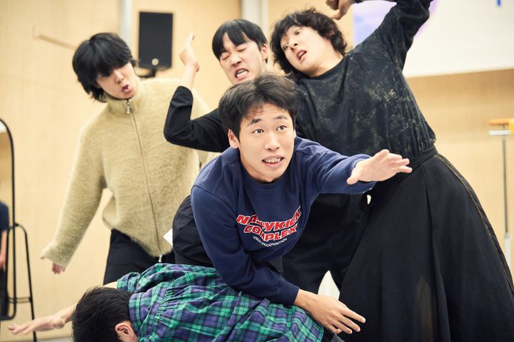 [원주=뉴시스] 국립청년극단 첫 작품 '미녀와 야수' 연습 모습. (사진=원주시 제공) 2026.01.05. photo@newsis.com *재판매 및 DB 금지