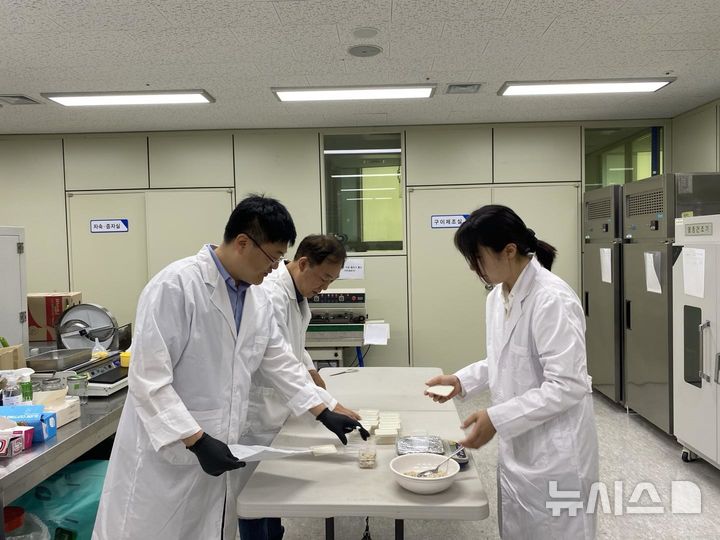 [서울=뉴시스] 블루푸드테크 계약학과 실습 강의.