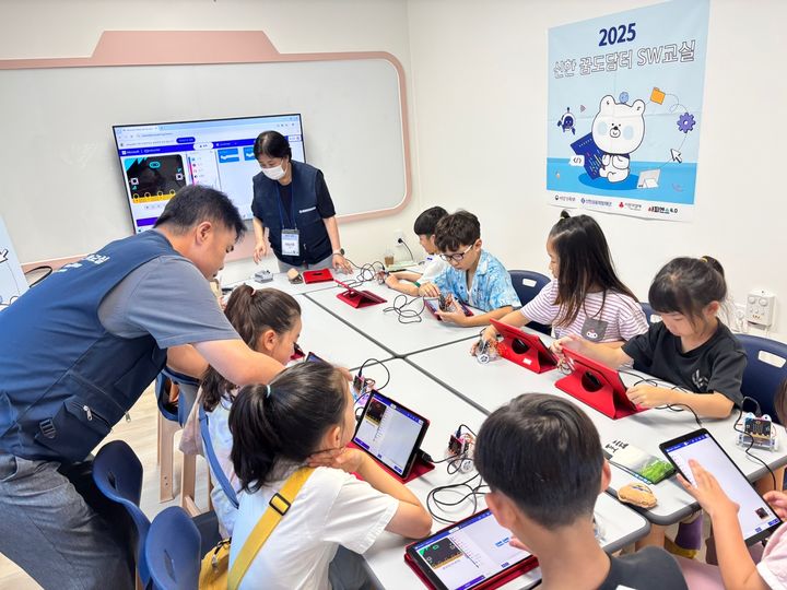 [창녕=뉴시스] 공동육아나눔터에서 신한금융희망재단 지원으로 맞춤형 프로그램을 운영하고 있다.(사진=창녕군 제공) 2026.01.05. photo@newsis.com *재판매 및 DB 금지