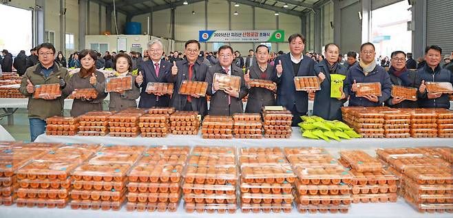 [산청=뉴시스] 지난해 12월 지리산 산청 명품 곶감 초매식 (사진=산청군 제공) 2026. 01. 05. photo@newsis.com *재판매 및 DB 금지