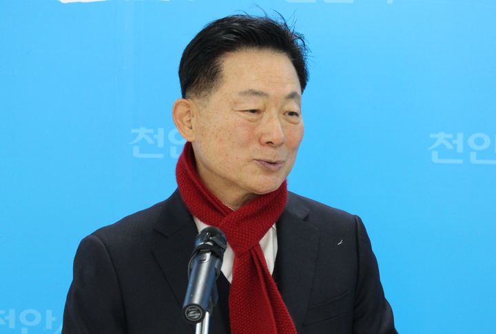 [천안=뉴시스] 최영민 기자 = 행정안전부 차관을 지낸 박찬우 전 의원이 5일 오전 천안시청에서 기자회견을 열고 대전충남 행정통합에 대한 소신을 밝혔다. 2026.01.05 ymchoi@newsis.com *재판매 및 DB 금지