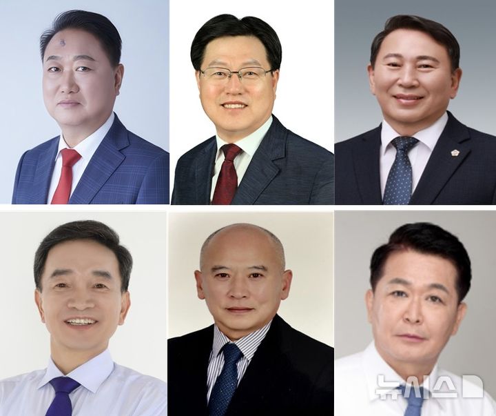 [경기북부=뉴시스] 첫째줄 왼쪽부터 박성복 전 흥선·호원권역 국장, 박종성 전 양주시자원봉사센터장, 명재성 경기도의원. 두번째줄 왼쪽부터 정병춘 더불어민주당 정책위원회 부의장, 이종칠 전 건축주택국장, 남병근 동두천양주연천을 지역위원장. photo@newsis.com