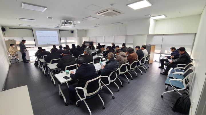 [서울=뉴시스] 도봉구 건설공사장 대상 동영상 기록관리 기술교육 현장 모습. 2026.01.05. (사진=도봉구 제공) *재판매 및 DB 금지