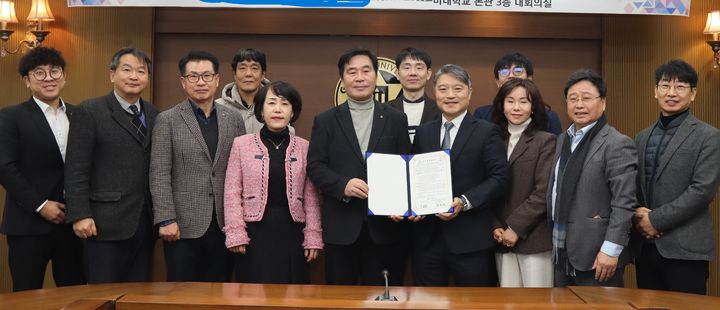 [구미=뉴시스] 구미대-구미융합회 협약. (사진=구미대 제공) 2026.01.05. photo@newsis.com *재판매 및 DB 금지