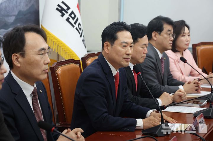 국민의힘 윤리위원 2명, 임명 하루만 사의…명단 공개 논란