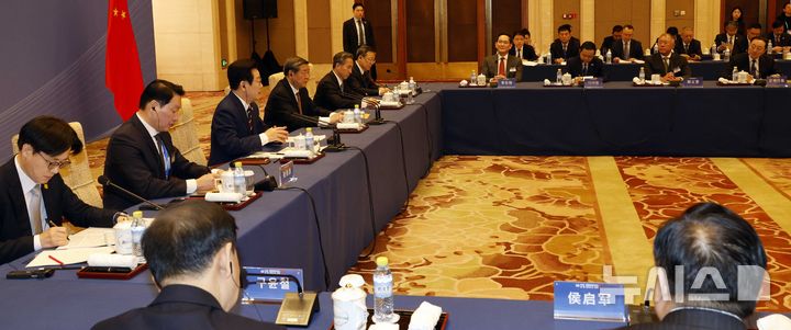 [베이징=뉴시스] 최동준 기자 = 중국을 국빈 방문 중인 이재명 대통령이 5일(현지 시간) 베이징 조어대에서 열린 한중 비즈니스 포럼에서 발언하고 있다. 2026.01.05. photocdj@newsis.com