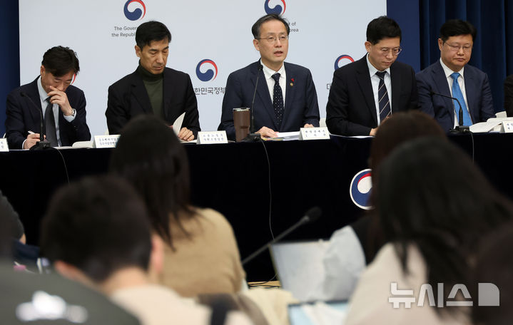 정부 "수출 호조세 긍정적…정책과제 실행으로 2% 성장 달성"[일문일답]