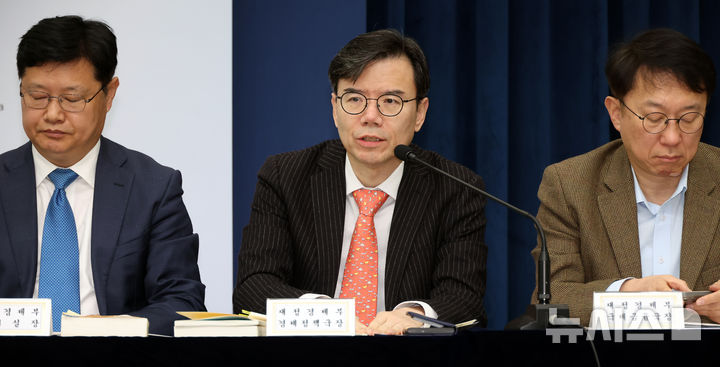 [세종=뉴시스] 강종민 기자 = 김재훈 재정경제부 경제정책국장이 지난 5일 세종시 정부세종청사에서 2026년 경제성장전략 주요 내용을 설명하고 있다. 2026.01.09. ppkjm@newsis.com