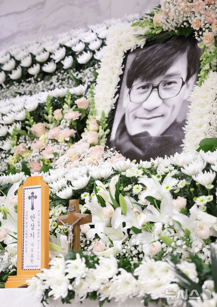 안성기 추모한 김수로 "대한민국 배우들의 최고 귀감"