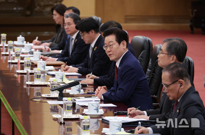 [베이징=뉴시스] 최동준 기자 = 중국을 국빈 방문 중인 이재명 대통령이 5일(현지 시간) 베이징 인민대회당에서 열린 시진핑 국가주석과 정상회담에서 발언하고 있다. 2026.01.05. photocdj@newsis.com